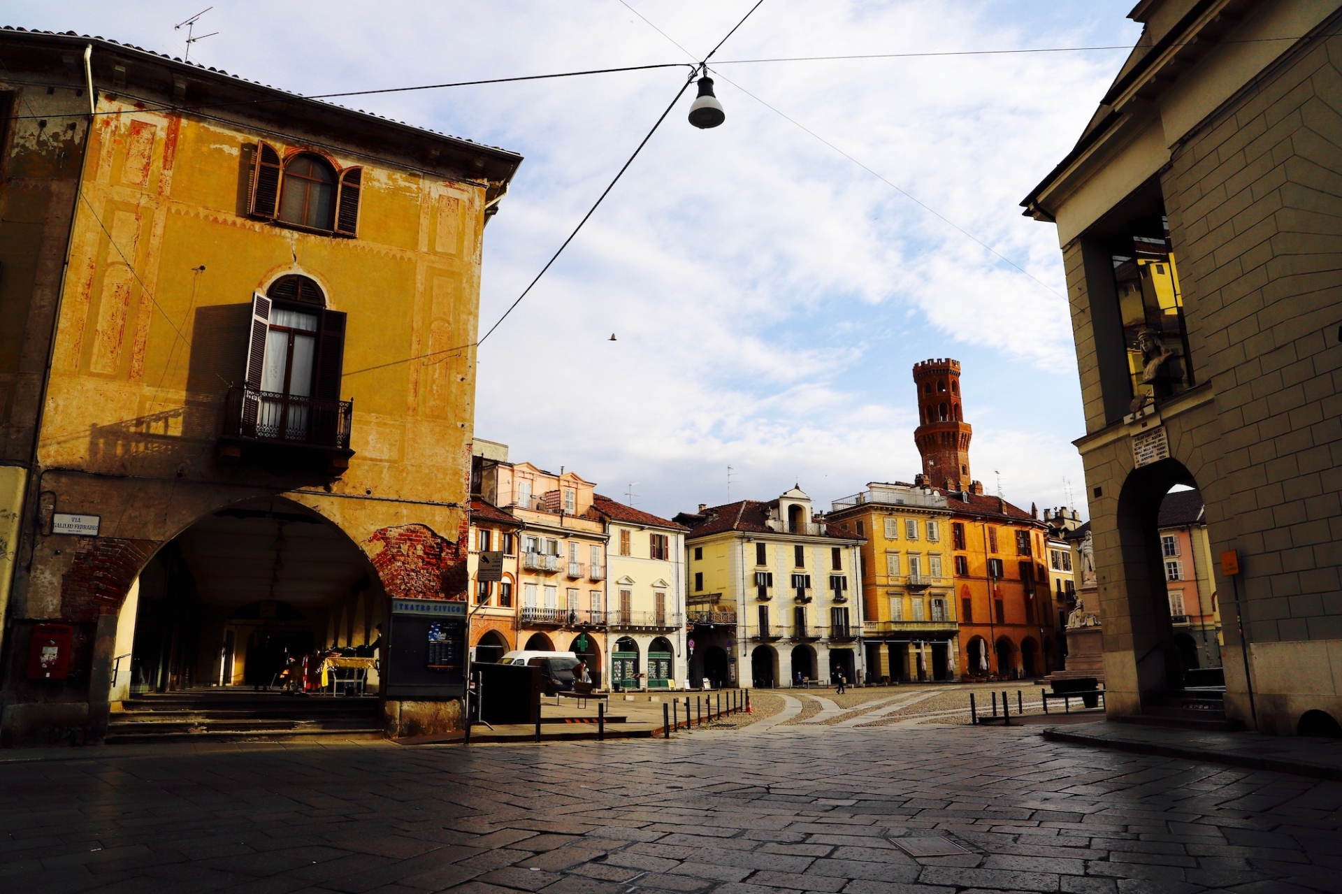 Vercelli Via Cavour